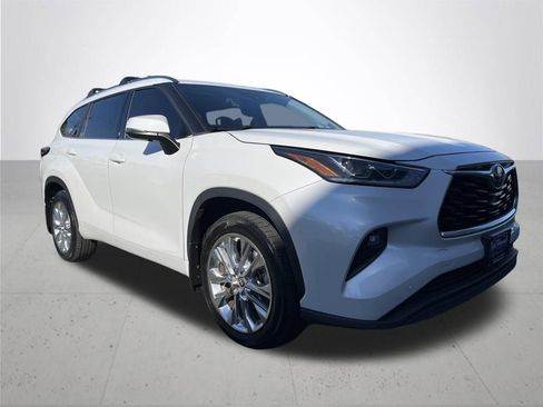 Used 2022 Toyota Highlander Limited AWD/4WD image 4