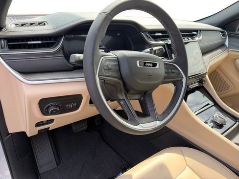 Used 2023 Jeep Grand Cherokee Limited AWD/4WD image 15