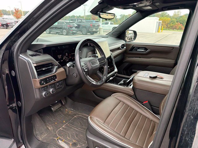 Used 2025 GMC Yukon Denali Ultimate w/ LPO, Floor Liner Package AWD/4WD image 10