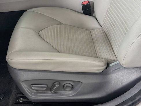 Used 2019 Toyota Camry SE FWD image 21