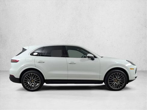 Used 2023 Porsche Cayenne Platinum Edition image 8