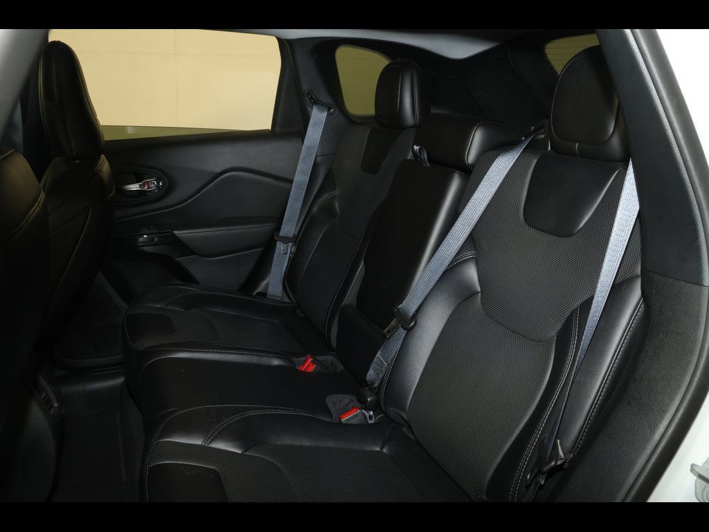 Used 2023 Jeep Cherokee Altitude Lux AWD/4WD image 29