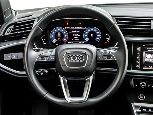 Used 2025 Audi Q3 2.0T Premium Plus w/ Premium Plus Package image 19