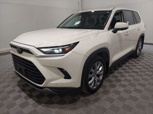 Used 2024 Toyota Grand Highlander AWD image 1