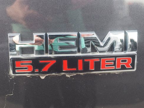 Used 2016 RAM 1500 Classic SLT w/ Luxury Group image 29