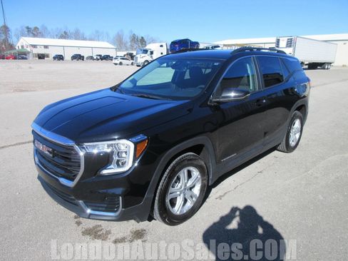 Used 2024 GMC Terrain SLE w/ Driver Convenience Package image 1