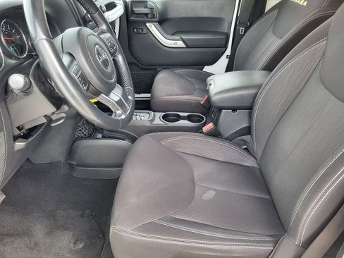 Used 2014 Jeep Wrangler Sahara image 13