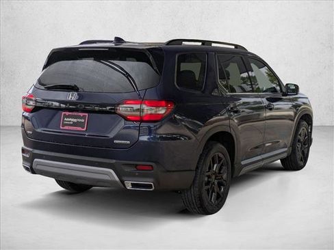 New 2025 Honda Pilot Touring image 2