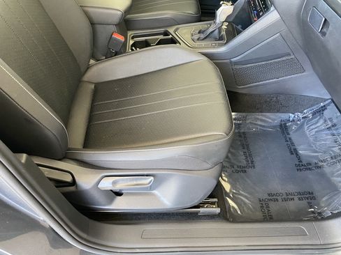 Certified 2023 Volkswagen Tiguan SE FWD image 42