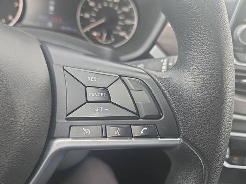 Used 2025 Nissan Altima 2.5 SV FWD image 11