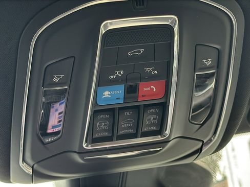 Certified 2025 Jeep Grand Cherokee L Limited w/ Luxury Tech Group II AWD/4WD image 28
