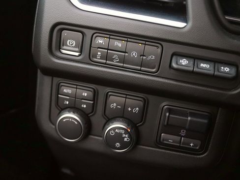 Used 2021 Chevrolet Tahoe Premier w/ Premium Package image 28