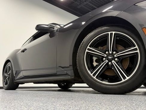 Certified 2024 Ford Mustang Coupe RWD image 3