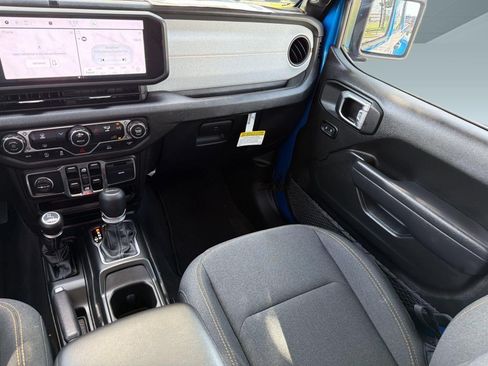 Used 2025 Jeep Gladiator Sport AWD/4WD image 29