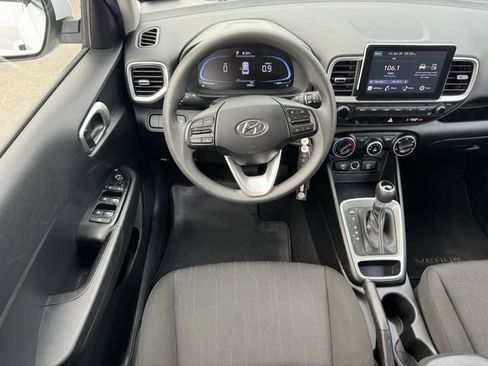 Used 2024 Hyundai Venue SE FWD image 13
