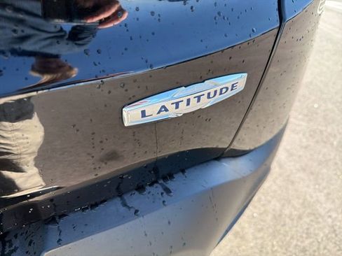 Used 2016 Jeep Renegade Latitude image 8