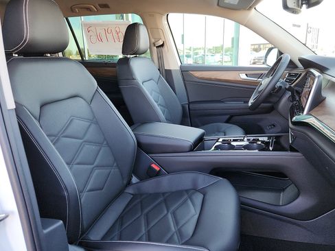 New 2026 Volkswagen Atlas SE image 15