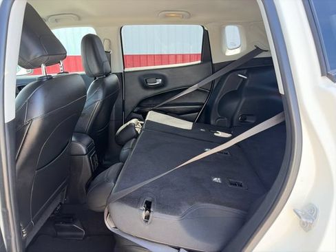 Used 2018 Jeep Compass Latitude FWD image 38