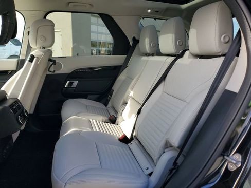 Certified 2025 Land Rover Discovery S AWD/4WD image 11