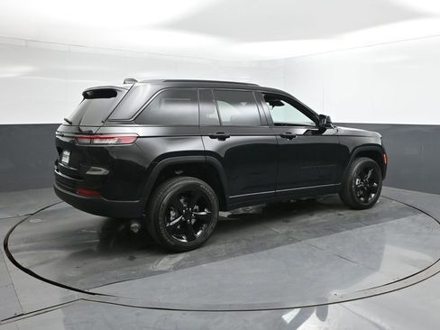 New 2025 Jeep Grand Cherokee Altitude image 11