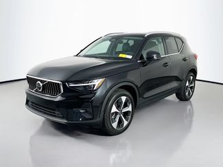 Used 2024 Volvo XC40 B5 Plus AWD/4WD video 3