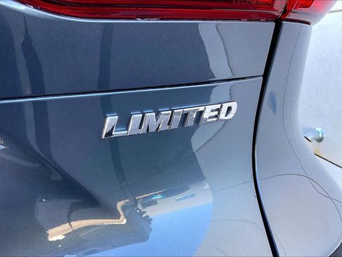 Used 2023 Toyota Venza Limited image 9