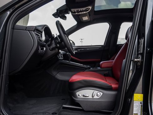 New 2026 Porsche Macan image 24