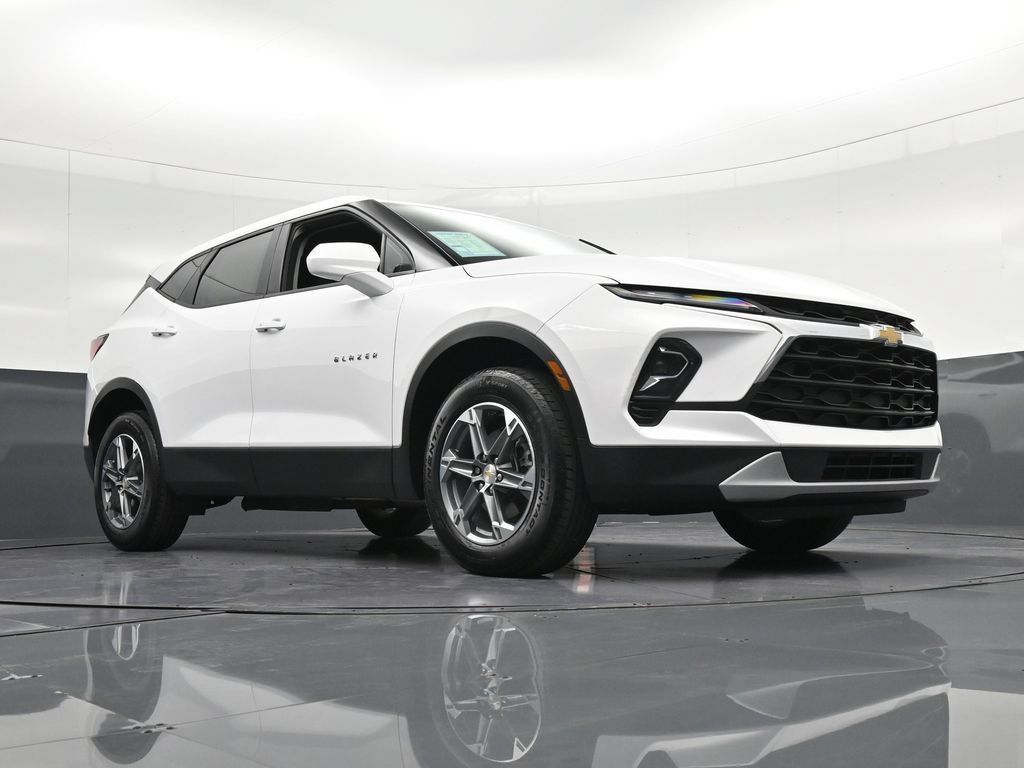 Used 2023 Chevrolet Blazer LT FWD image 32