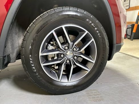 Certified 2018 Jeep Grand Cherokee Limited AWD/4WD image 12
