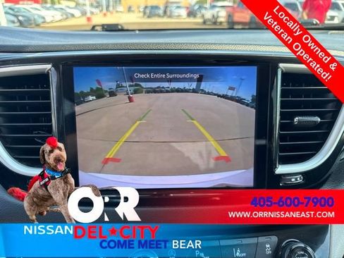 Used 2022 Chrysler Pacifica Touring-L FWD image 25