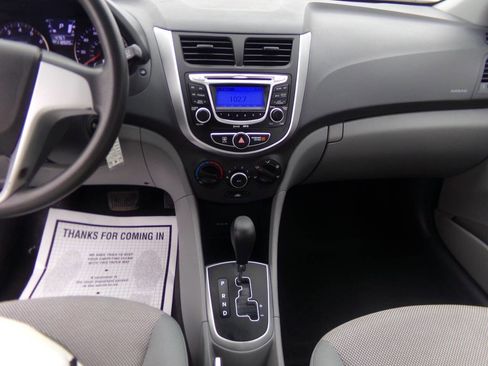 Used 2012 Hyundai Accent GLS image 17