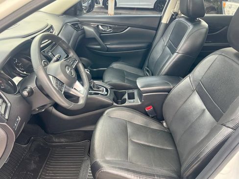 Used 2017 Nissan Rogue SL w/ SL Premium Package AWD/4WD image 4