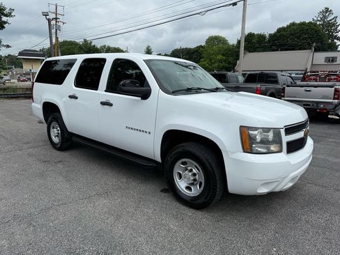 Used 2007 Chevrolet Suburban 2500 w/ Skid Plate Package AWD/4WD image 7