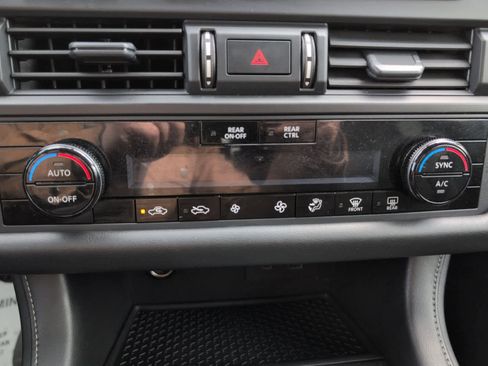 Used 2024 Nissan Pathfinder S image 25