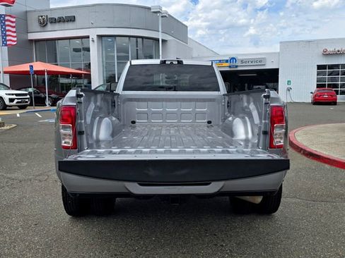 Used 2024 RAM 3500 Big Horn w/ Sport Appearance Package AWD/4WD image 27