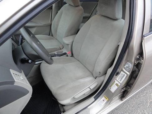 Used 2010 Toyota Corolla LE FWD image 13