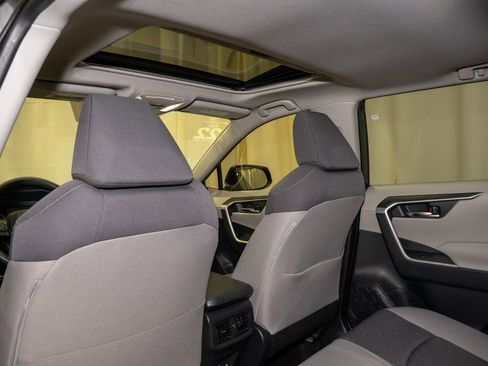 Used 2022 Toyota RAV4 XLE image 9