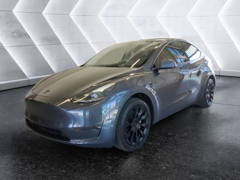 Used 2023 Tesla Model Y Long Range AWD/4WD image 3