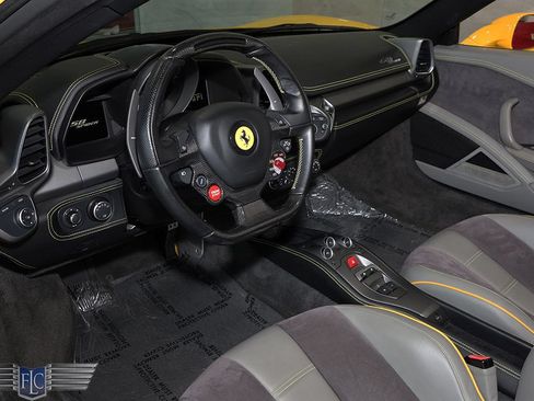 Used 2015 Ferrari 458 Spider RWD image 22