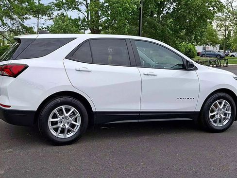 Certified 2023 Chevrolet Equinox LS w/ LS Convenience Package FWD image 3