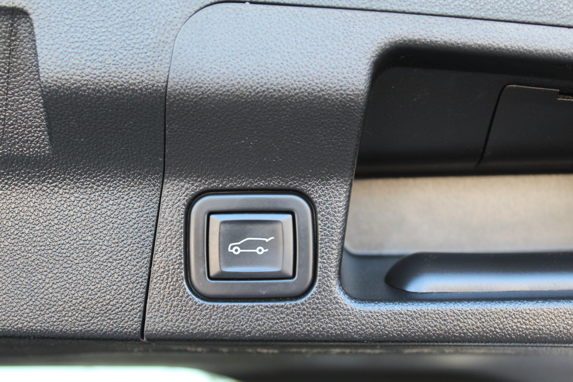 Used 2023 GMC Acadia SLT FWD image 25