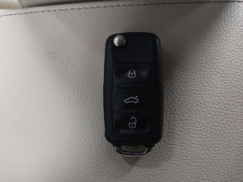 Used 2017 Volkswagen Jetta SE image 32