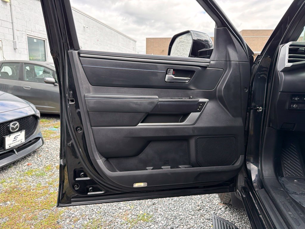 Used 2023 Toyota Sequoia Platinum AWD/4WD image 40