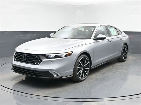 Used 2025 Honda Accord Touring image 5