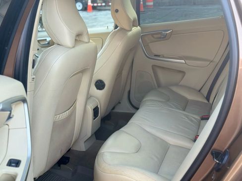 Used 2011 Volvo XC60 T6 image 25