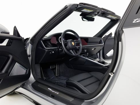 Used 2022 Porsche 911 Targa 4S image 15