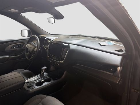 Used 2024 Chevrolet Traverse LT image 30