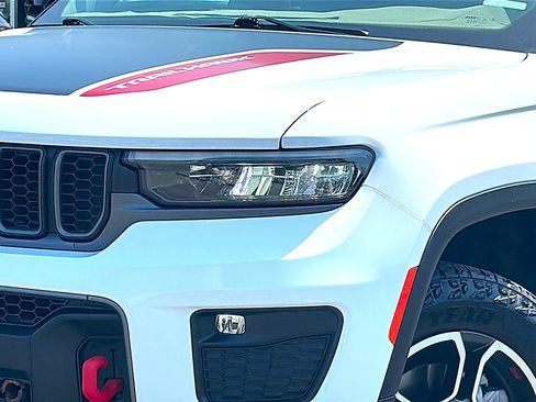 Used 2022 Jeep Grand Cherokee Trailhawk AWD/4WD image 4