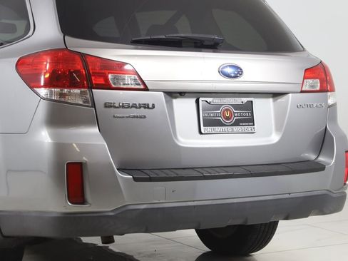 Used 2011 Subaru Outback 2.5i Limited w/ PWR Moonroof Pkg image 20