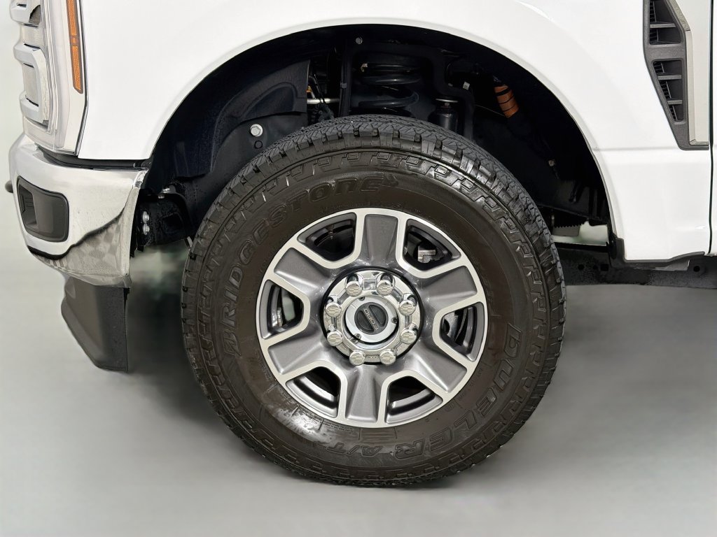 Used 2025 Ford F350 Lariat AWD/4WD image 32
